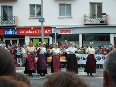 Grande parade festival Lorient 2008<br>@copyleft <a href=https://www.le-fab-lab.com>Le Fab'Blab</a> Licence Art Libre, cercle-danserien-lann-tivizio1