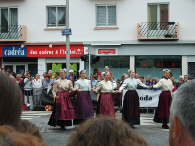 Grande parade festival Lorient 2008<br>@copyleft <a href=https://www.le-fab-lab.com>Le Fab'Blab</a> Licence Art Libre, cercle-danserien-lann-tivizio2