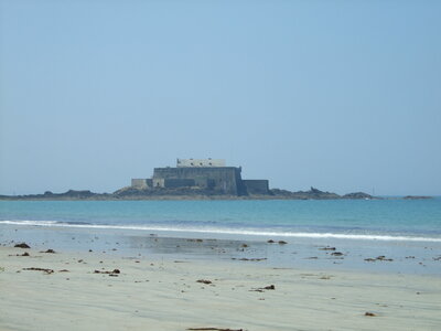 Saint-Malo 2010<br>@copyleft <a href=https://www.le-fab-lab.com>Le Fab'Blab</a> Licence Art Libre, fort-national-st-malo-2