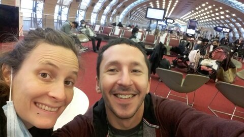 Premiers pas en Guinée, 23 décembre : départ de Roissy-Charles de Gaulle