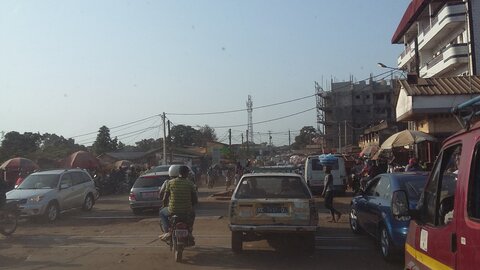 Premiers pas en Guinée, Une rue à Conakry