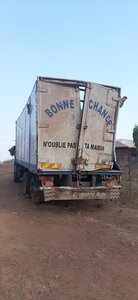 Premiers pas en Guinée, Camion vu dans notre quartier à Mamou
