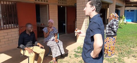 Premiers pas en Guinée, Bonne ambiance à la pause de 10h avec les formateurs et formatrices !