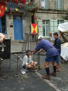 Fête médiévale Josselin 2010<br>@copyleft <a href=https://www.le-fab-lab.com>Le Fab'Blab</a> Licence Art Libre, forge-medievale-06