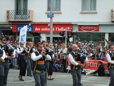 Festival interceltique Lorient 2010<br>@copyleft <a href=https://www.le-fab-lab.com>Le Fab'Blab</a> Licence Art Libre, grande-parade-festival-lorient-013