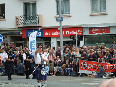 Festival interceltique Lorient 2010<br>@copyleft <a href=https://www.le-fab-lab.com>Le Fab'Blab</a> Licence Art Libre, grande-parade-festival-lorient-053