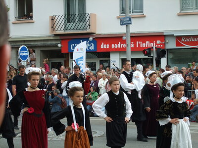 Festival interceltique Lorient 2010<br>@copyleft <a href=https://www.le-fab-lab.com>Le Fab'Blab</a> Licence Art Libre, grande-parade-festival-lorient-056