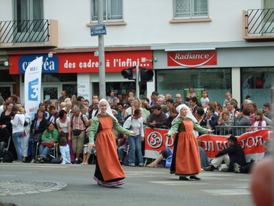 Festival interceltique Lorient 2010<br>@copyleft <a href=https://www.le-fab-lab.com>Le Fab'Blab</a> Licence Art Libre, grande-parade-festival-lorient-060