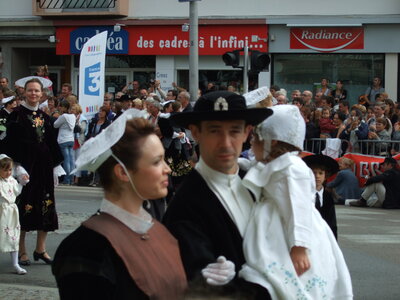 Festival interceltique Lorient 2010<br>@copyleft <a href=https://www.le-fab-lab.com>Le Fab'Blab</a> Licence Art Libre, grande-parade-festival-lorient-074