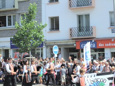 Festival interceltique Lorient 2010<br>@copyleft <a href=https://www.le-fab-lab.com>Le Fab'Blab</a> Licence Art Libre, grande-parade-festival-lorient-117