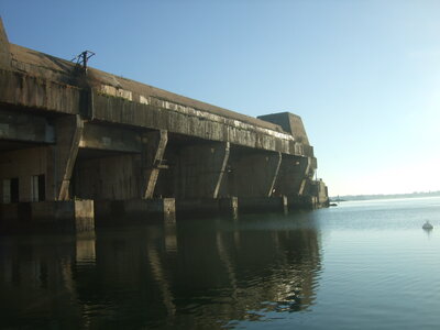 La Base Lorient 2010<br>@copyleft <a href=https://www.le-fab-lab.com>Le Fab'Blab</a> Licence Art Libre, keroman-base-sous-marin-01