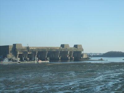 La Base Lorient 2010<br>@copyleft <a href=https://www.le-fab-lab.com>Le Fab'Blab</a> Licence Art Libre, keroman-base-sous-marin-02