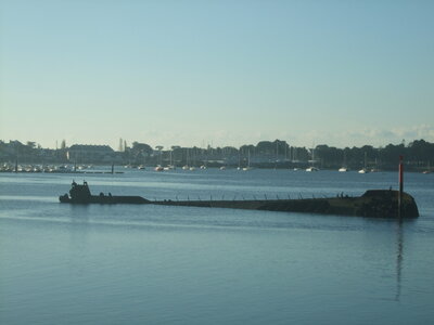 La Base Lorient 2010<br>@copyleft <a href=https://www.le-fab-lab.com>Le Fab'Blab</a> Licence Art Libre, keroman-epave-bateau-01