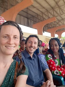 Au Centre et décentrés !, Avec notre collègue Hassatou à une cérémonie de remise de diplômes