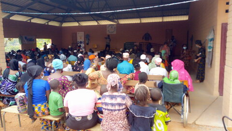 Au Centre et décentrés !, Parents d'élèves, maîtres·ses de stage, voisin·es... Environ 180 personnes sont là !