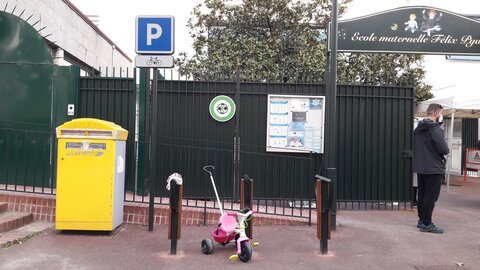 Stationnements vélos, Felix Pyat école 3 arceaux