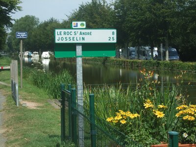 Entre Malestroit et le Roc St André<br>@copyleft <a href=https://www.le-fab-lab.com>Le Fab'Blab</a> Licence Art Libre, canal-malestroit-le-roc-st-andre-01