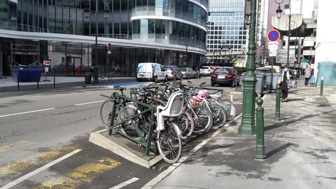 Stationnements vélos, Bellini stationnement saturé
