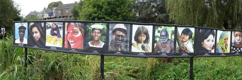 Festival photos La Gacilly 2012<br>@copyleft <a href=https://www.le-fab-lab.com>Le Fab'Blab</a> Licence Art Libre, la-gacilly-panorama-001