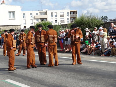 Grande parade Festival Lorient 2014<br>@copyleft <a href=https://www.le-fab-lab.com>Le Fab'Blab</a> Licence Art Libre, grande-parade-lorient2014-033