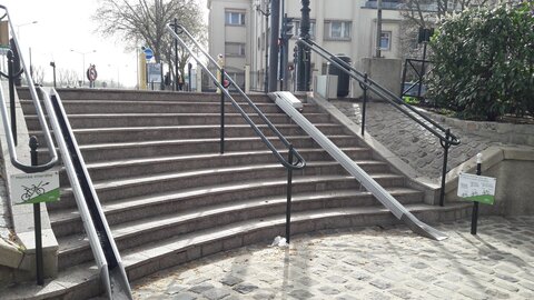 Pistes cyclables, Ange Vin escalator