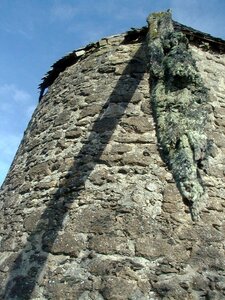 Gers, De la voilure de ce très vieux moulin, il ne reste plus que cette flèche brisée, pointée vers l'observateur comme un doigt accusateur