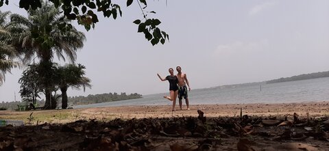 Un p'tit tour en Basse-Guinée !, Au bord du lac de Koba