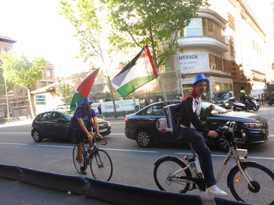 Vuelta madrileña Boicot a Axa, P1080062
