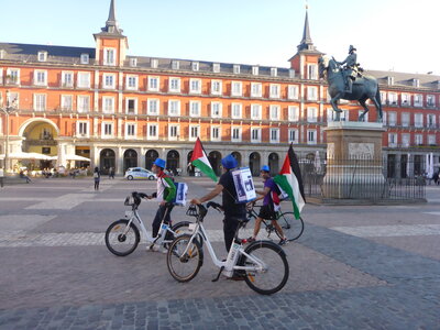Vuelta madrileña Boicot a Axa, P1080070