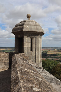 20200813-02 GR7 Ballon d'Alsace - Grancey - Beaune, 1754 Langres : l'échaugette de la tour Piquante à l'angle Nord-Est des remparts