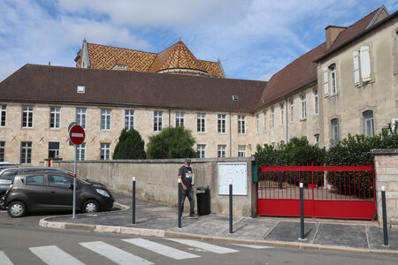 20200813-02 GR7 Ballon d'Alsace - Grancey - Beaune, 1768 Langres : le groupe scolaire Sacré-Coeur et le toit de la cathédrale (rempart Est)