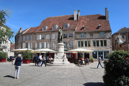 20200813-02 GR7 Ballon d'Alsace - Grancey - Beaune, 1794 Langres : la place Diderot