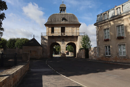 20200813-02 GR7 Ballon d'Alsace - Grancey - Beaune, 1720 Langres : la porte des Moulins (rempart Sud)