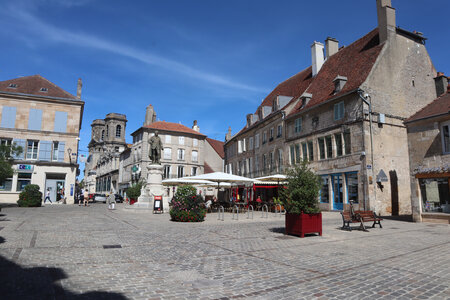 20200813-02 GR7 Ballon d'Alsace - Grancey - Beaune, 1792 Langres : la place Diderot