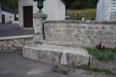 20200813-02 GR7 Ballon d'Alsace - Grancey - Beaune, 1899  Vivey : la fontaine en face de l'église