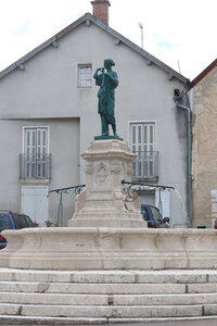 20200813-02 GR7 Ballon d'Alsace - Grancey - Beaune, 1930 Grancey-le-Château : la fontaine sur la place de la mairie