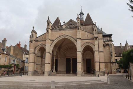 20200813-02 GR7 Ballon d'Alsace - Grancey - Beaune, 1945 Beaune : la basilique-collégiale Notre-Dame