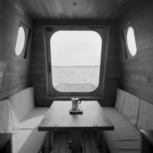 Archi paysage, tamas-bene-small-houseboat-on-lake-tisza-architecturew_dezeen_2364_col_7