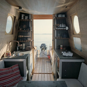 Archi paysage, tamas-bene-small-houseboat-on-lake-tisza-architecturew_dezeen_2364_col_9