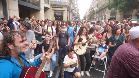 2021 0612_HK et le CSFV 31 -AntiOGM 12 juin 2021 au marché du Capitole à Toulouse, DSC_4630
