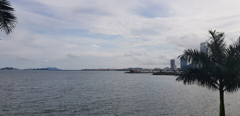 Panama, Panama City : la ville coloniale à gauche