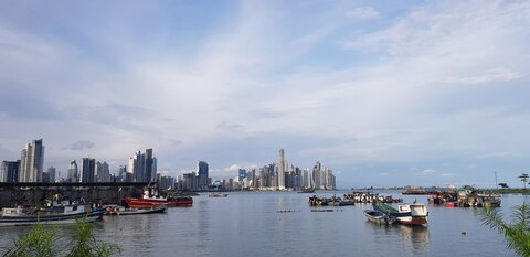 Panama, Panama City : vue de la ville moderne depuis la ville coloniale