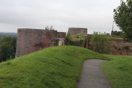 20210821 Montreuil sur Mer, 2343 Montreuil, les remparts Ouest et la citadelle