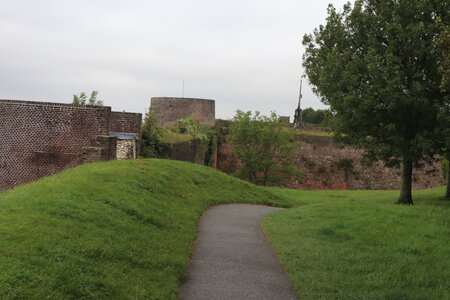 20210821 Montreuil sur Mer, 2344 Montreuil, les remparts Ouest et la citadelle
