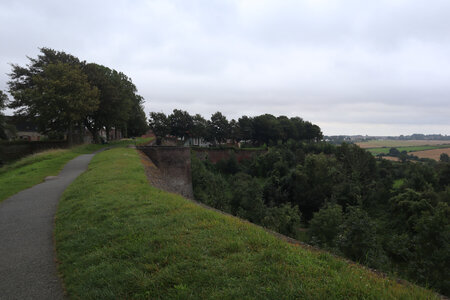 20210821 Montreuil sur Mer, 2345 Montreuil, les remparts Ouest