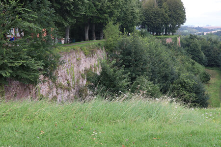 20210821 Montreuil sur Mer, 2433 Montreuil-sur-Mer, le rempart est