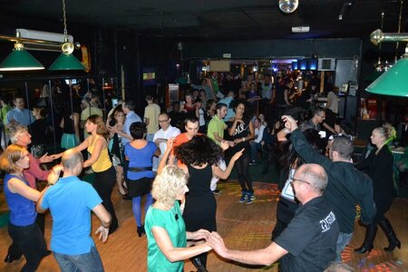 Soirée Salsa au British N°1, 417140_449330488437659_1068472215_n