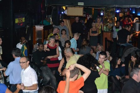 Soirée Salsa au British N°1, 430582_449330801770961_186080429_n