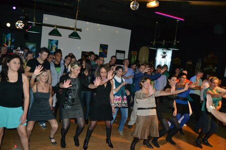 Soirée Salsa au British N°1, 197064_449332925104082_242116766_n