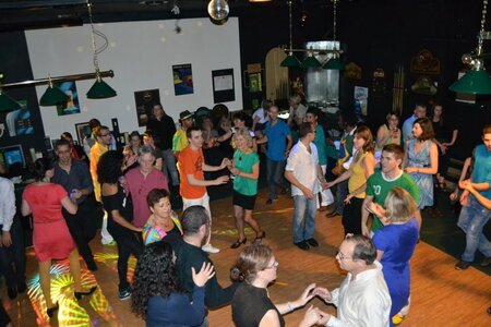 Soirée Salsa au British N°1, 318947_449353215102053_1410806679_n
